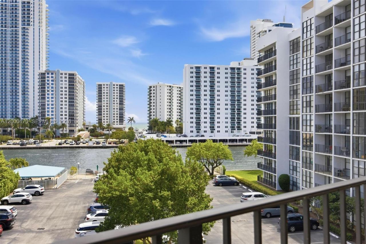 800 Parkview Dr, Unit 506, Hallandale Beach, FL 33009 Photo