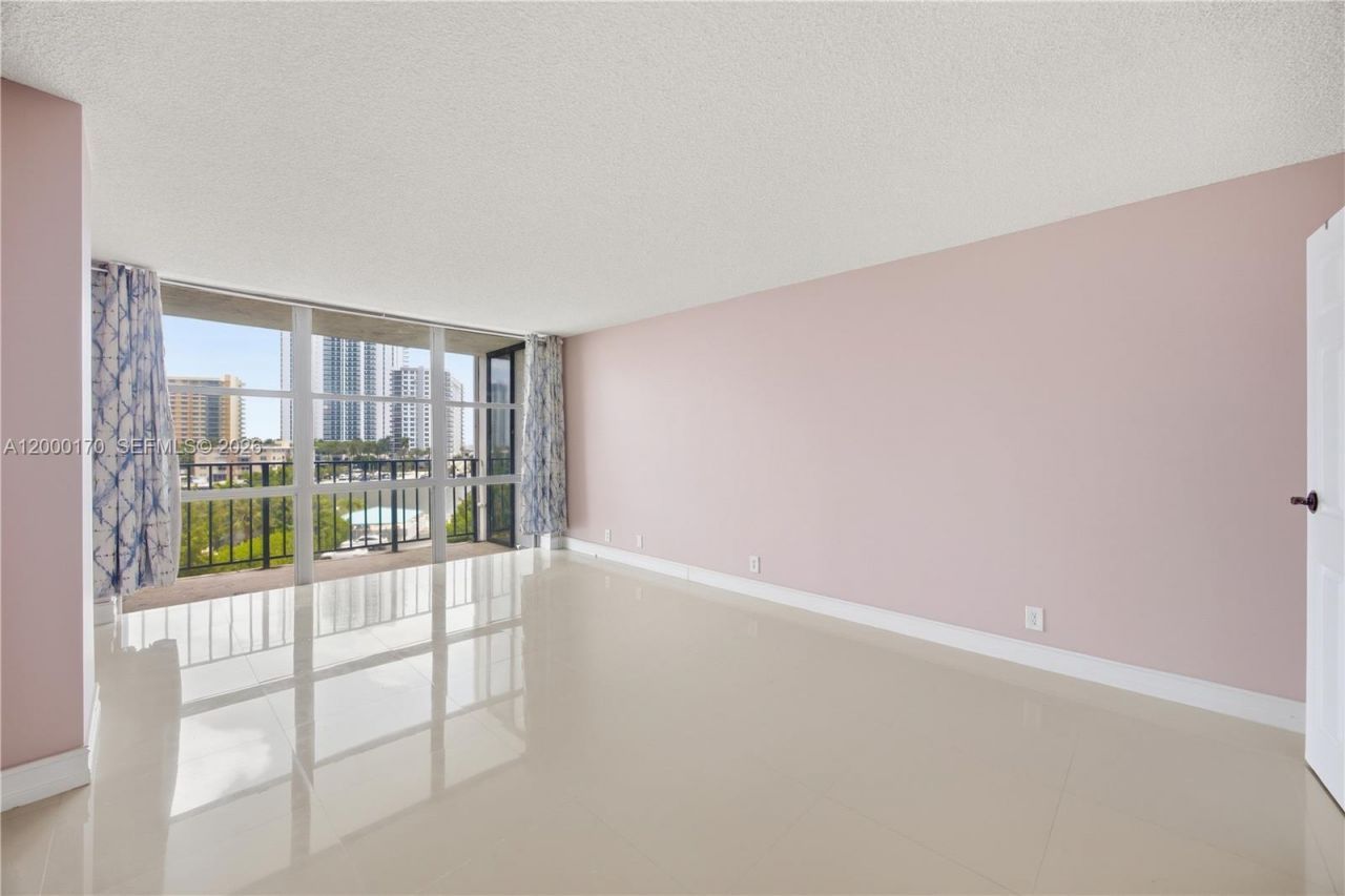 800 Parkview Dr, Unit 506, Hallandale Beach, FL 33009 Photo