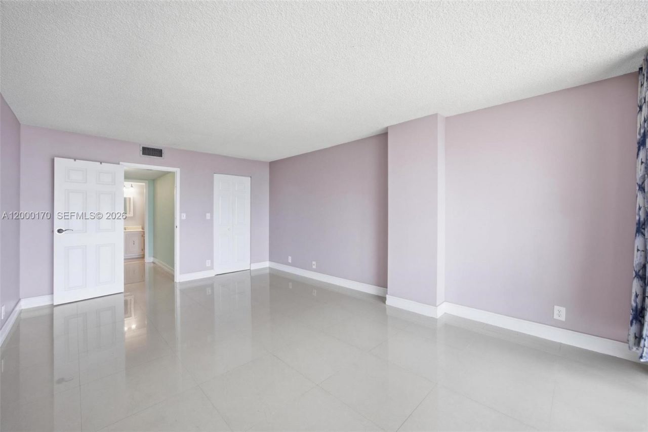 800 Parkview Dr, Unit 506, Hallandale Beach, FL 33009 Photo