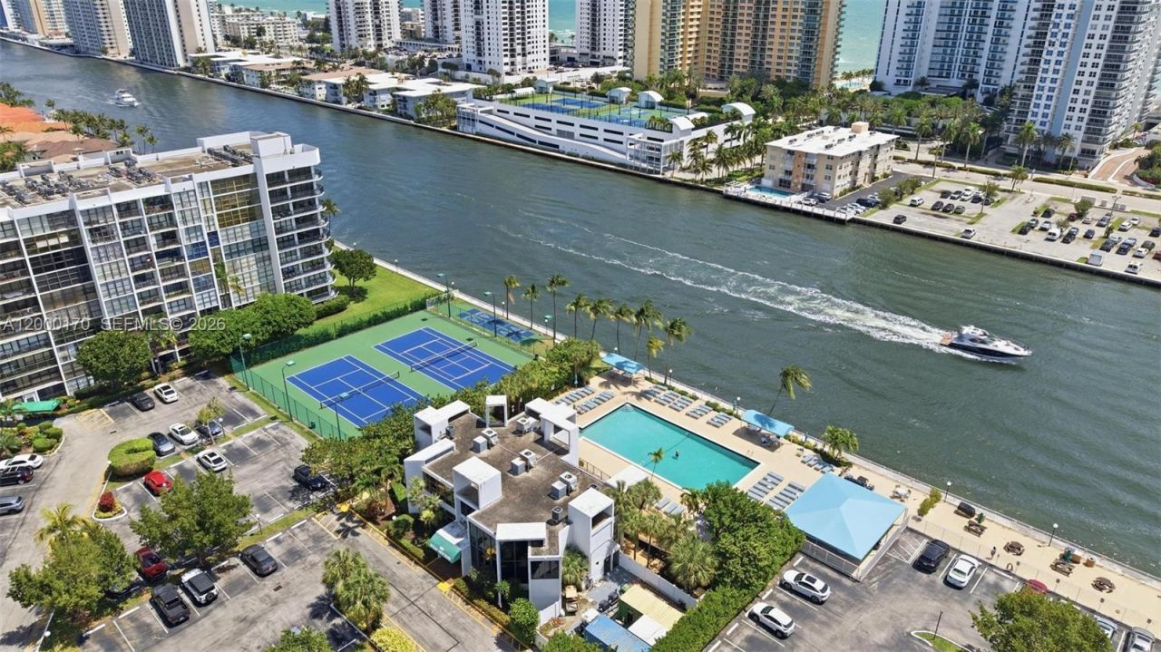 800 Parkview Dr, Unit 506, Hallandale Beach, FL 33009 Photo