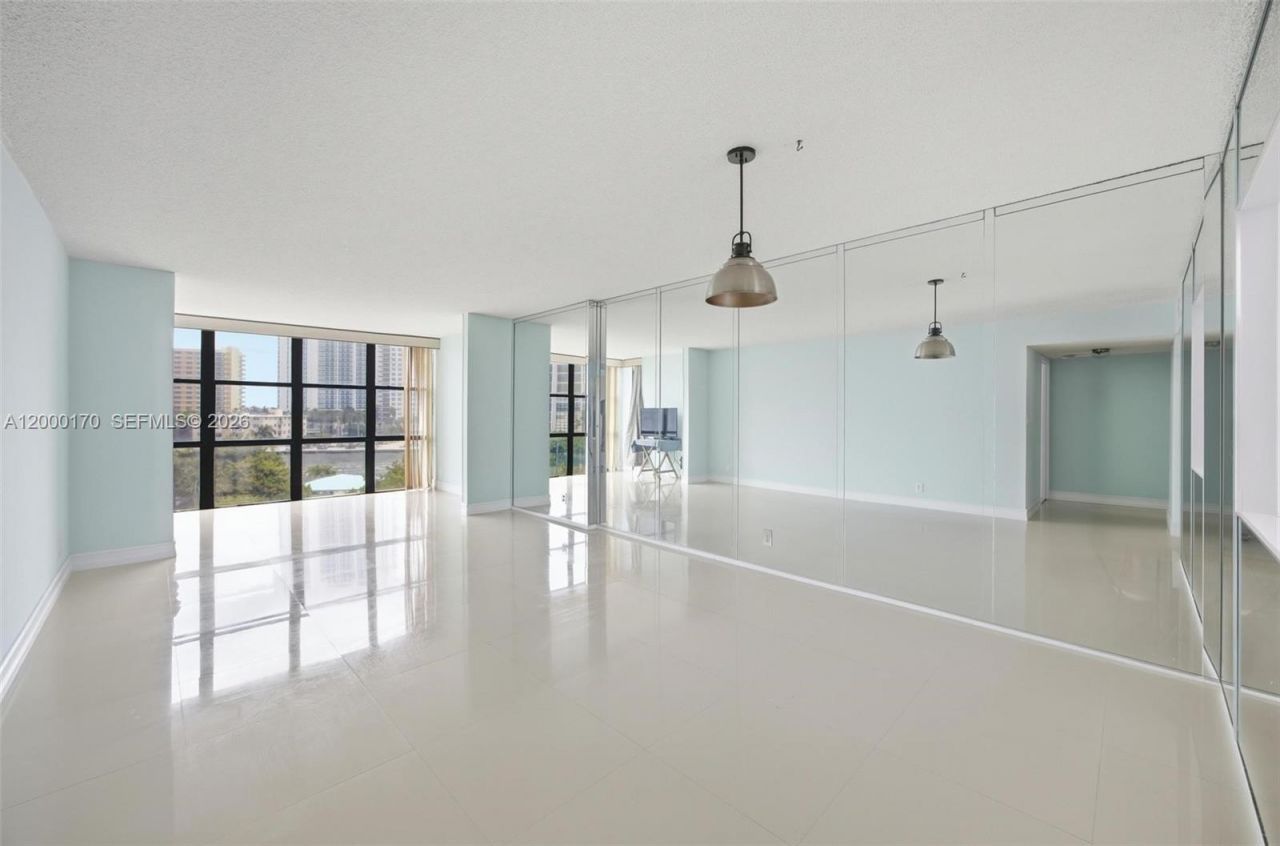800 Parkview Dr, Unit 506, Hallandale Beach, FL 33009 Photo