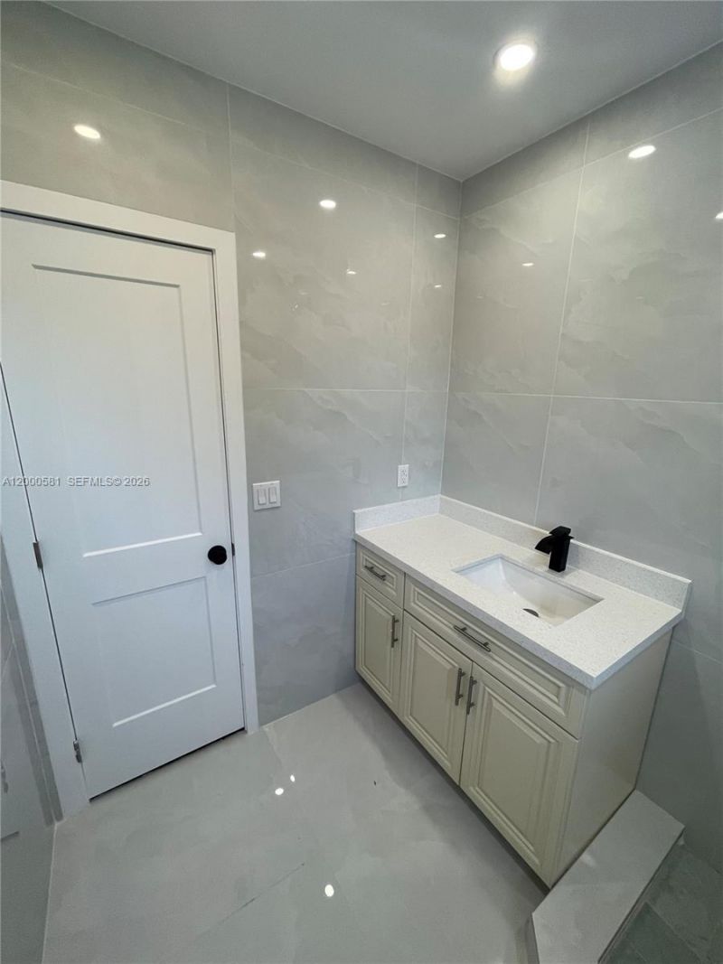 2350 SW 26th Ln, Miami, FL 33133 Photo