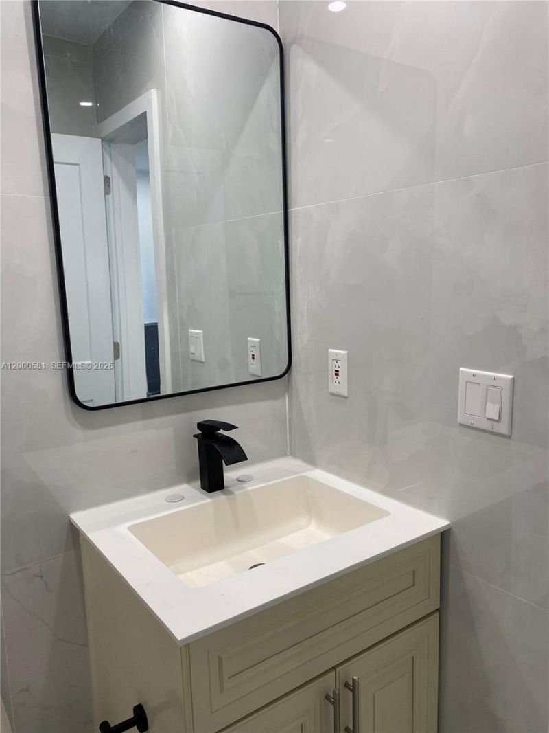 2350 SW 26th Ln, Miami, FL 33133 Photo