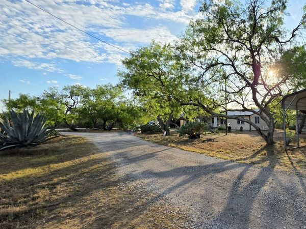 4029 County Road 117, Floresville, TX 78114