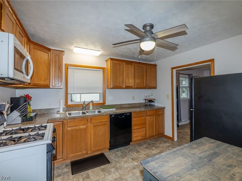 18255 Shurmer Road, Strongsville, OH 44136 Photo 10