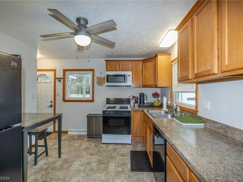 18255 Shurmer Road, Strongsville, OH 44136 Photo 12