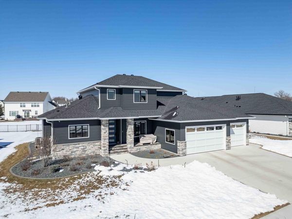 324 25th Avenue E, West Fargo, ND 58078