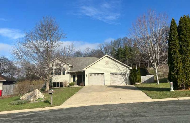 530 Cedar Court NE, Pine Island, MN 55963