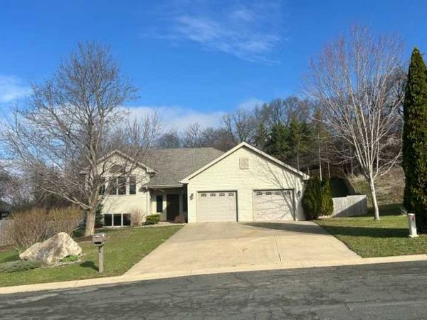 530 Cedar Court NE, Pine Island, MN 55963