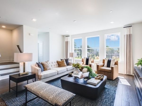 53 Eastwood Ter, East Hanover, NJ 07936