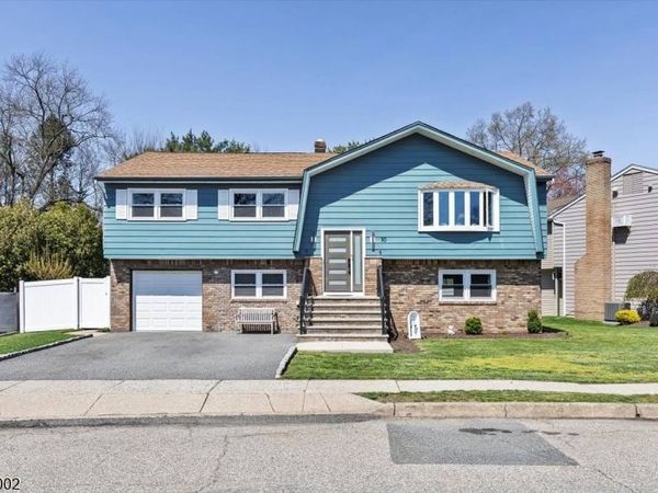 30 Melissa Dr, Totowa, NJ 07512