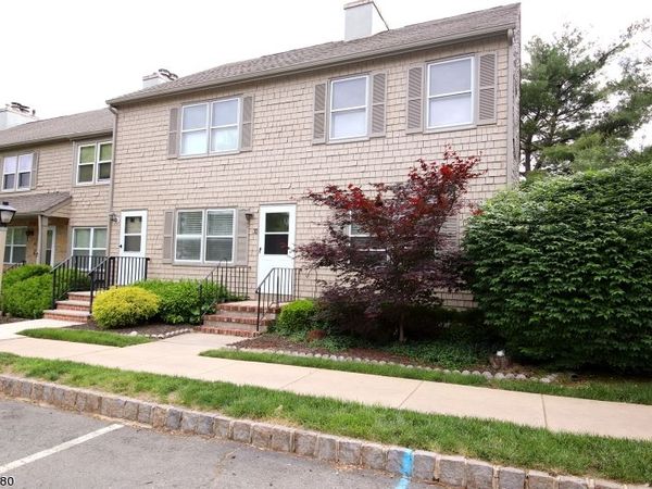 32 Hancock Ct, Raritan, NJ 08822