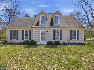400 LAKEVIEW DRIVE , CROSS JUNCTION, VA 22625