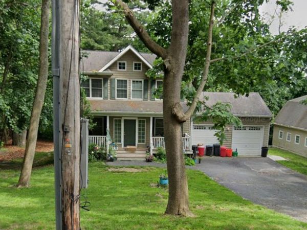 2 Bridle Path , Unit Upper, Smithtown, NY 11787