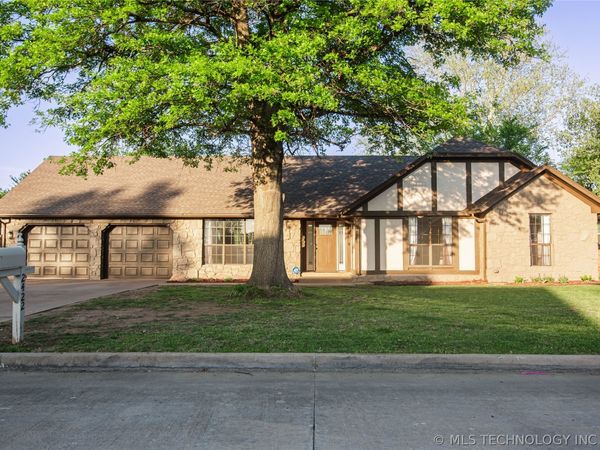 2422 S Maywood Drive , Claremore, OK 74017