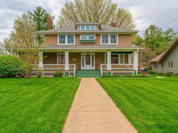 531 N UNION Street, Lincoln, IL 62656