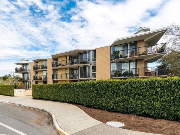 2210 Cadboro Bay Rd , Unit 401, Oak Bay, BC V8R 5G9