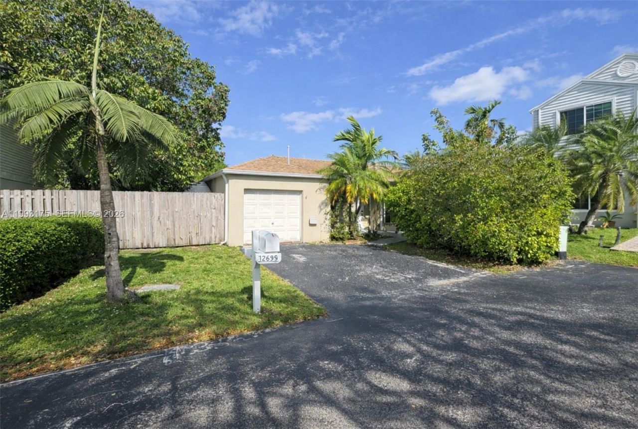 12695 SW 144th Ter, Miami, FL 33186 Photo