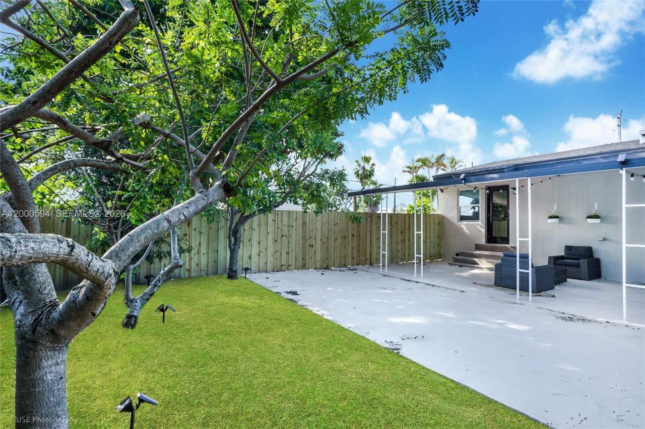 2990 NW 50th St, Unit Whole Vill, Miami, FL 33142 Photo