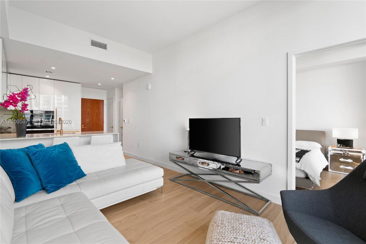 2678 Tigertail Ave, Unit 615, Miami, FL 33133 Photo