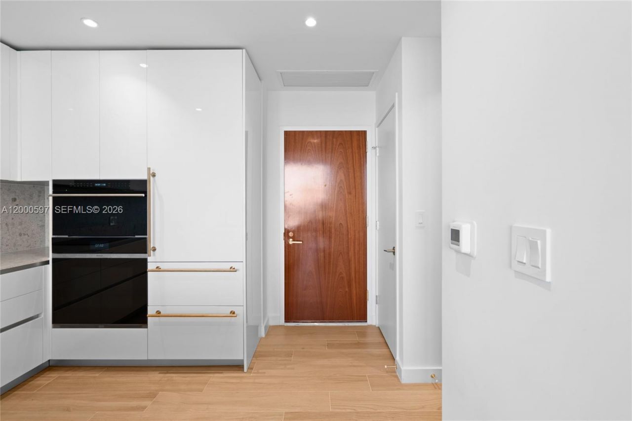 2678 Tigertail Ave, Unit 615, Miami, FL 33133 Photo