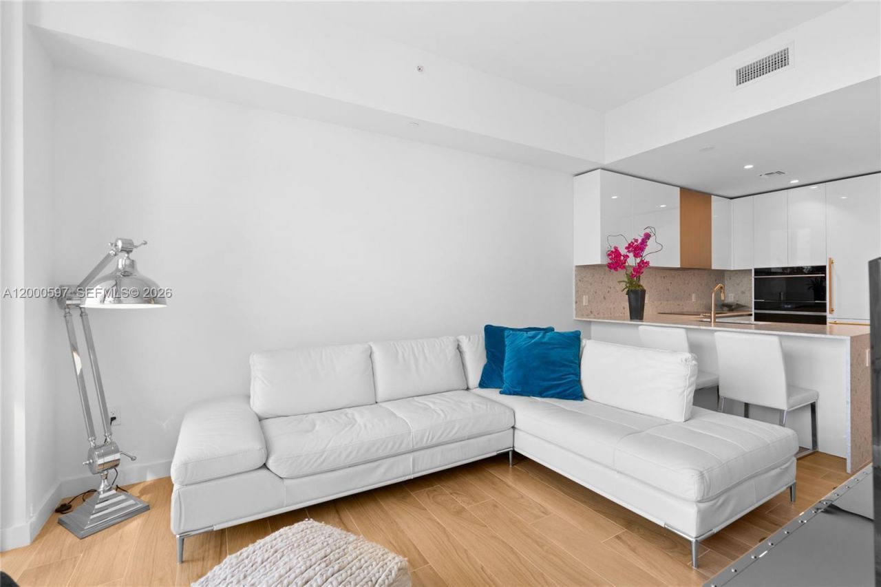 2678 Tigertail Ave, Unit 615, Miami, FL 33133 Photo