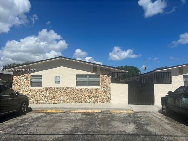 904 SW 10th St, Hallandale Beach, FL 33009