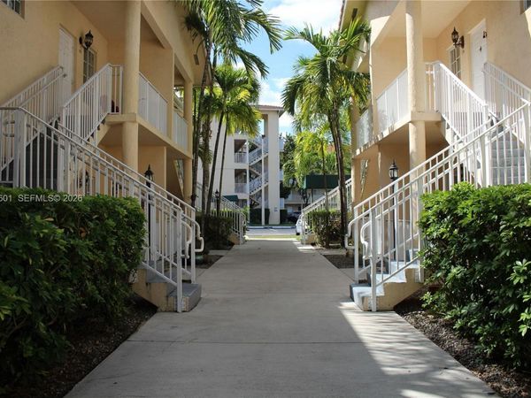 6962 NW 179th St, Unit 206-6, Hialeah, FL 33015