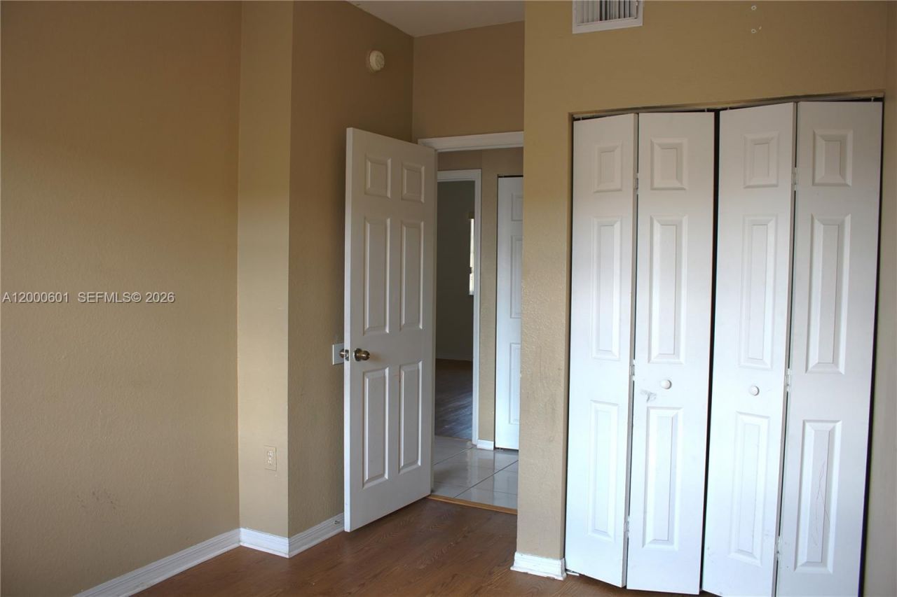 6962 NW 179th St, Unit 206-6, Hialeah, FL 33015 Photo