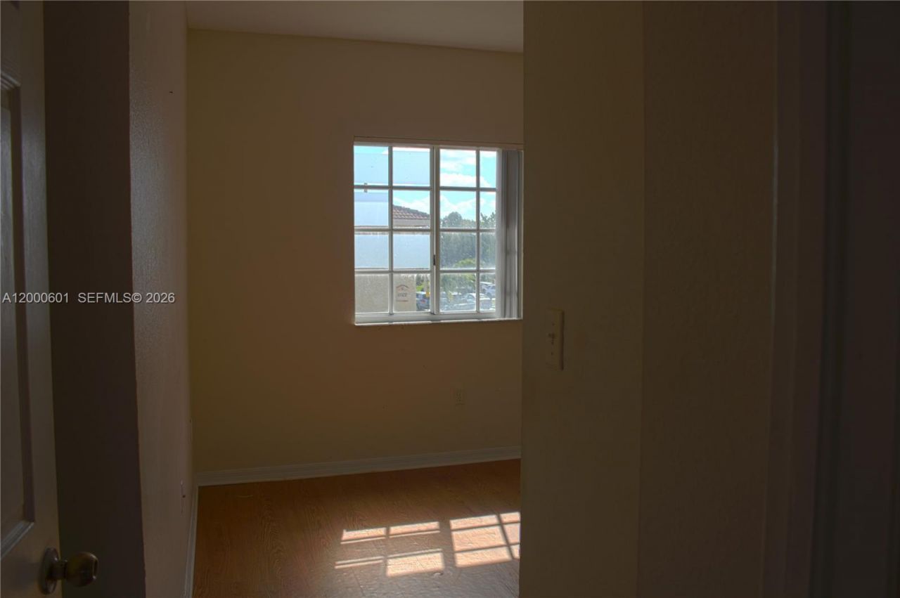 6962 NW 179th St, Unit 206-6, Hialeah, FL 33015 Photo