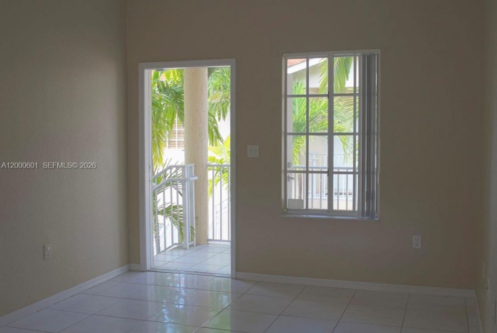 6962 NW 179th St, Unit 206-6, Hialeah, FL 33015 Photo
