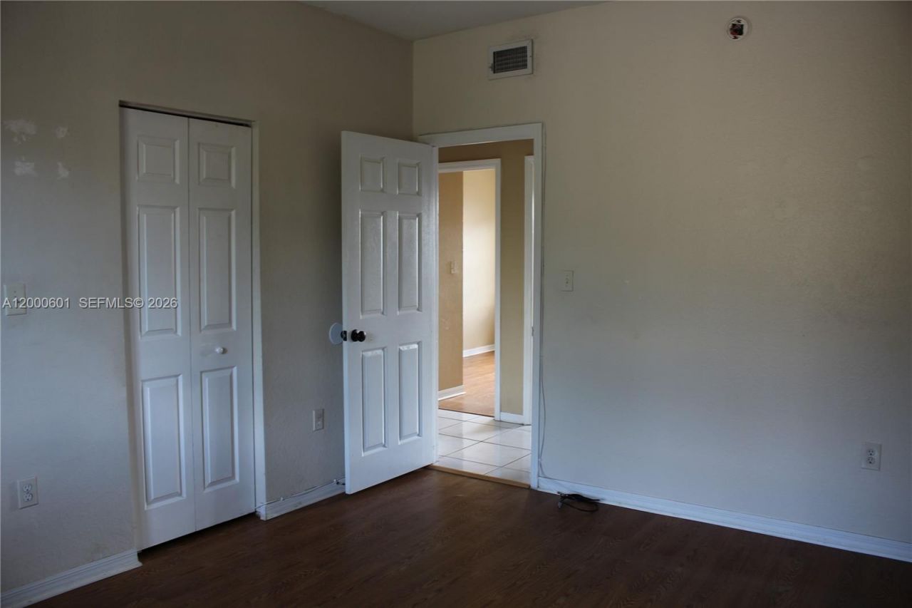 6962 NW 179th St, Unit 206-6, Hialeah, FL 33015 Photo
