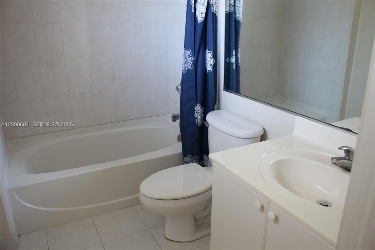6962 NW 179th St, Unit 206-6, Hialeah, FL 33015 Photo