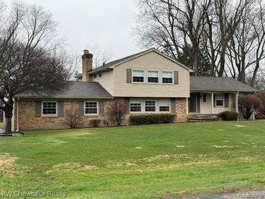 28347 E Greenmeadow Circle, Farmington Hills, MI 48334