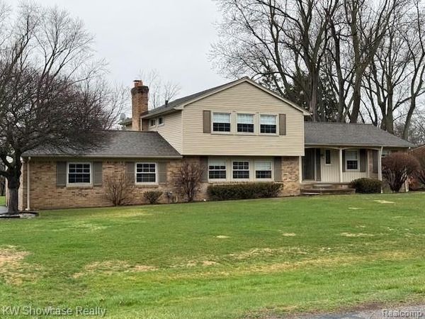 28347 E Greenmeadow Circle, Farmington Hills, MI 48334