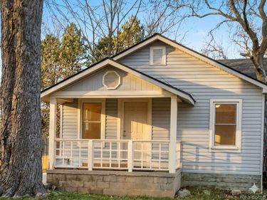 193 Hickory Drive, Troy, MI 48083