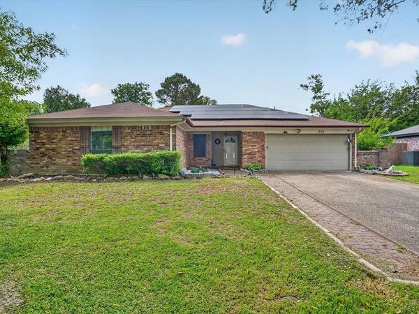 834 S Ridgeway Drive, Cleburne, TX 76033