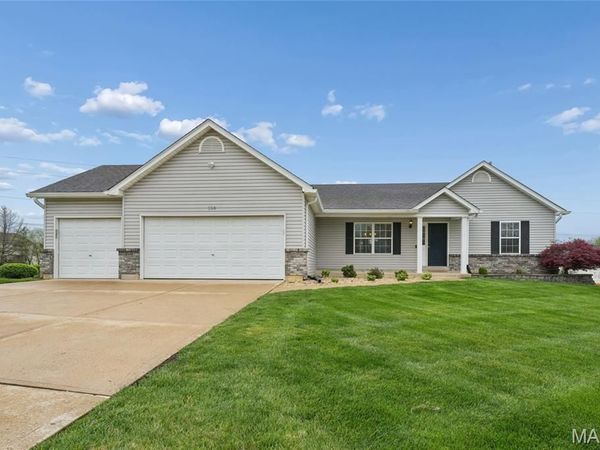 158 Royalwood Place Court, Lake St Louis, MO 63367