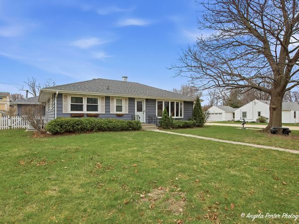 201 Panama Avenue , Hampshire, IL 60140