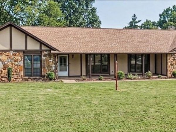 602 S Powell Avenue , Wagoner, OK 74467