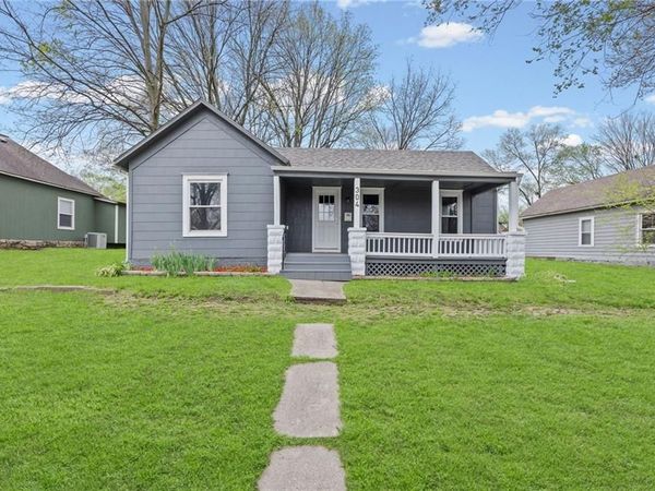 304 E Shawnee Street, Paola, KS 66071