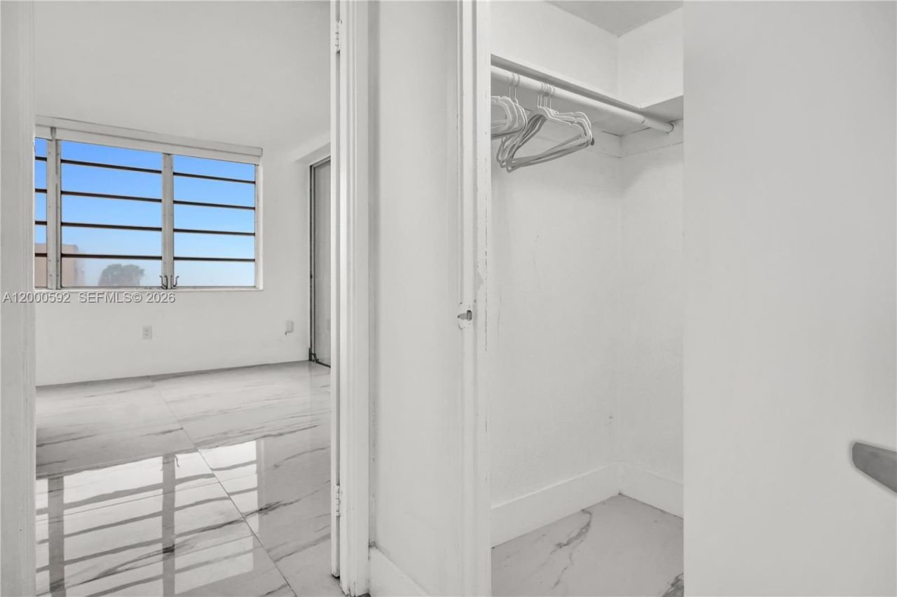 1750 NE 191st St, Unit 710-2, Miami, FL 33179 Photo