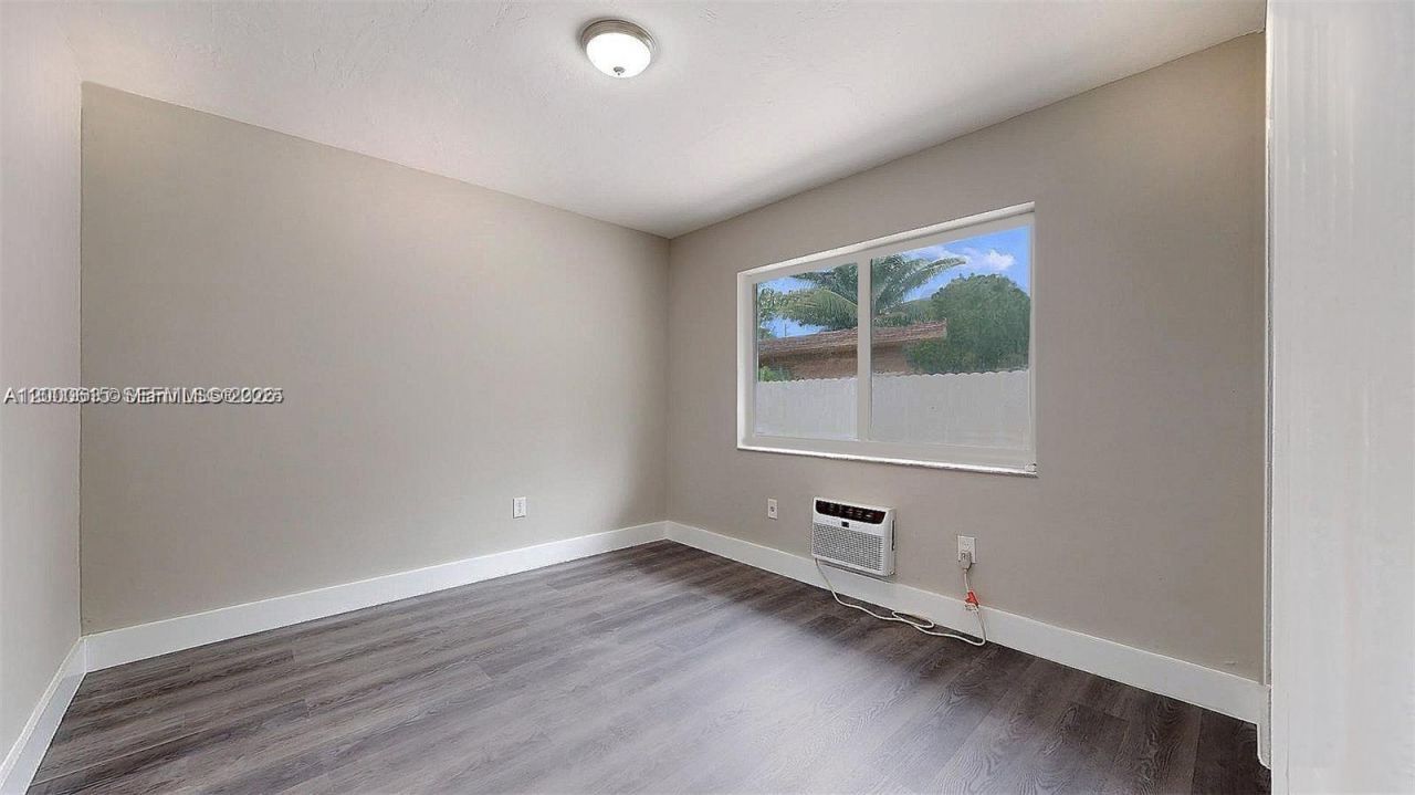 891 SW 5th St, Unit 4, Miami, FL 33130 Photo