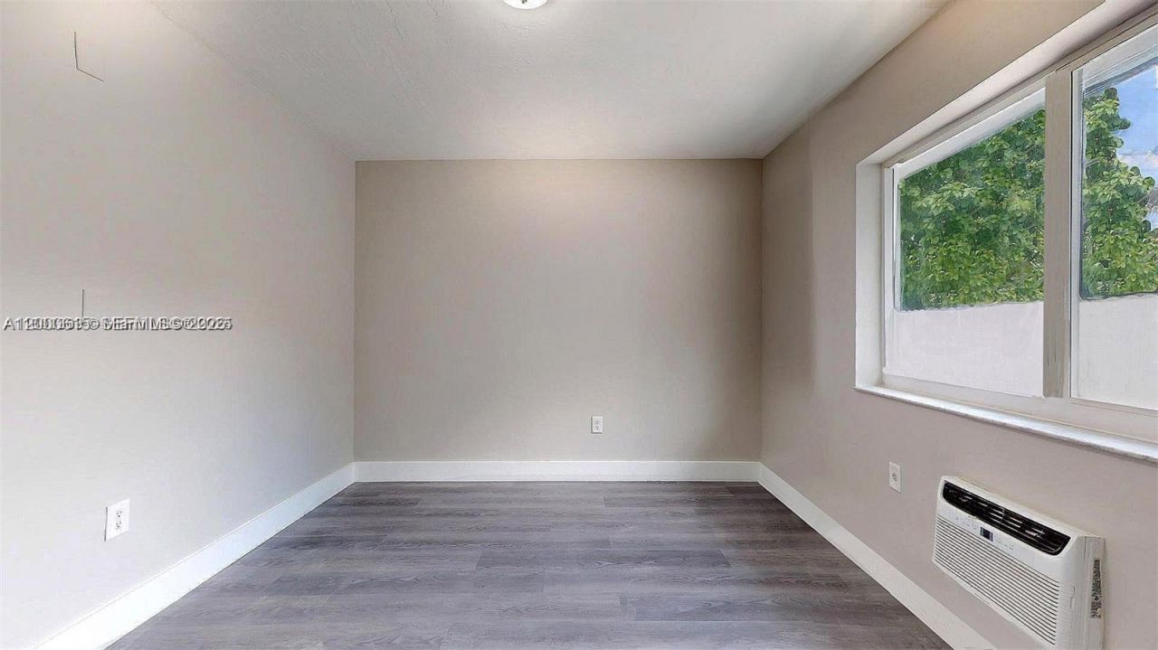 891 SW 5th St, Unit 4, Miami, FL 33130 Photo