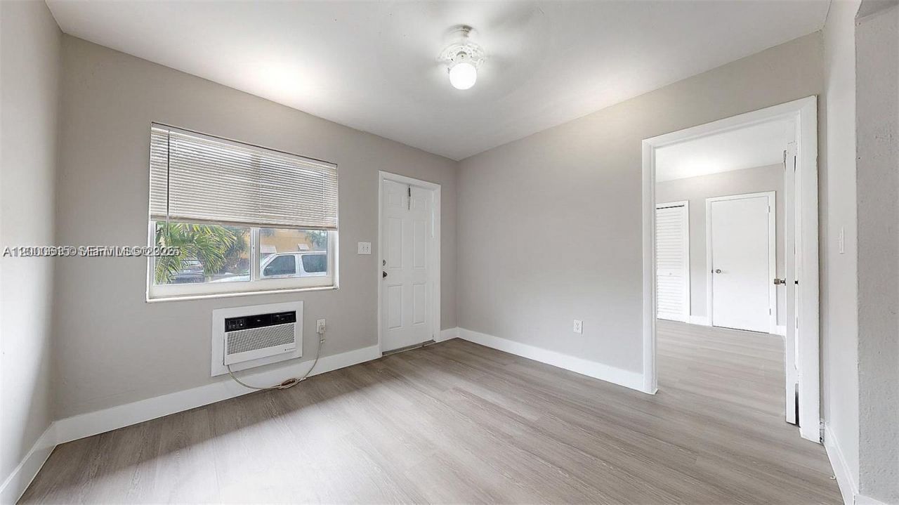 891 SW 5th St, Unit 4, Miami, FL 33130 Photo