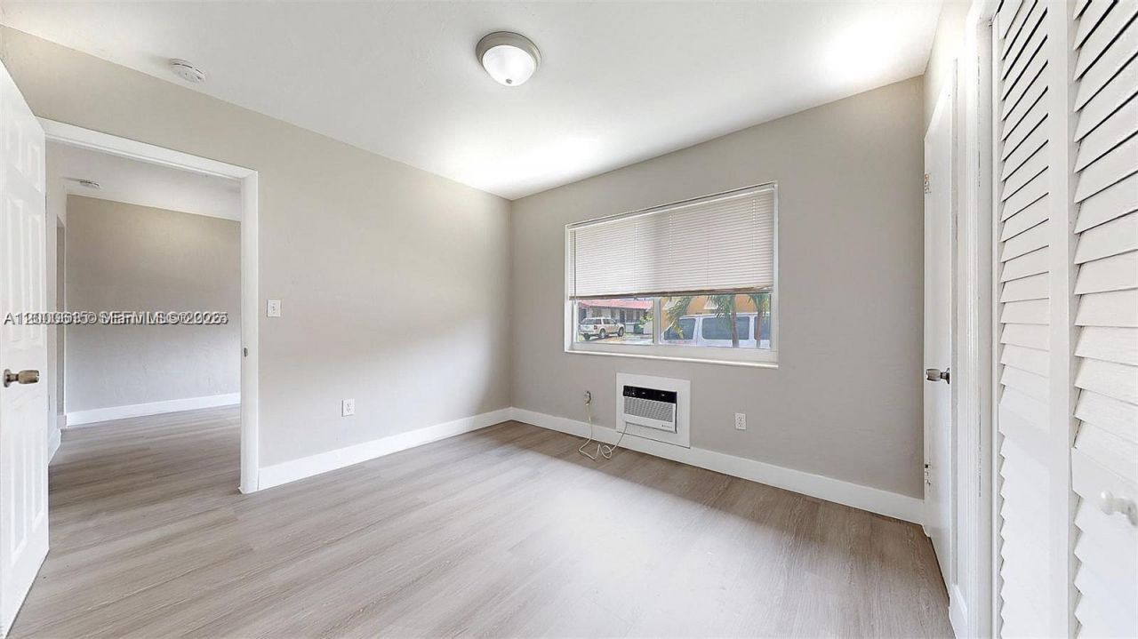 891 SW 5th St, Unit 4, Miami, FL 33130 Photo