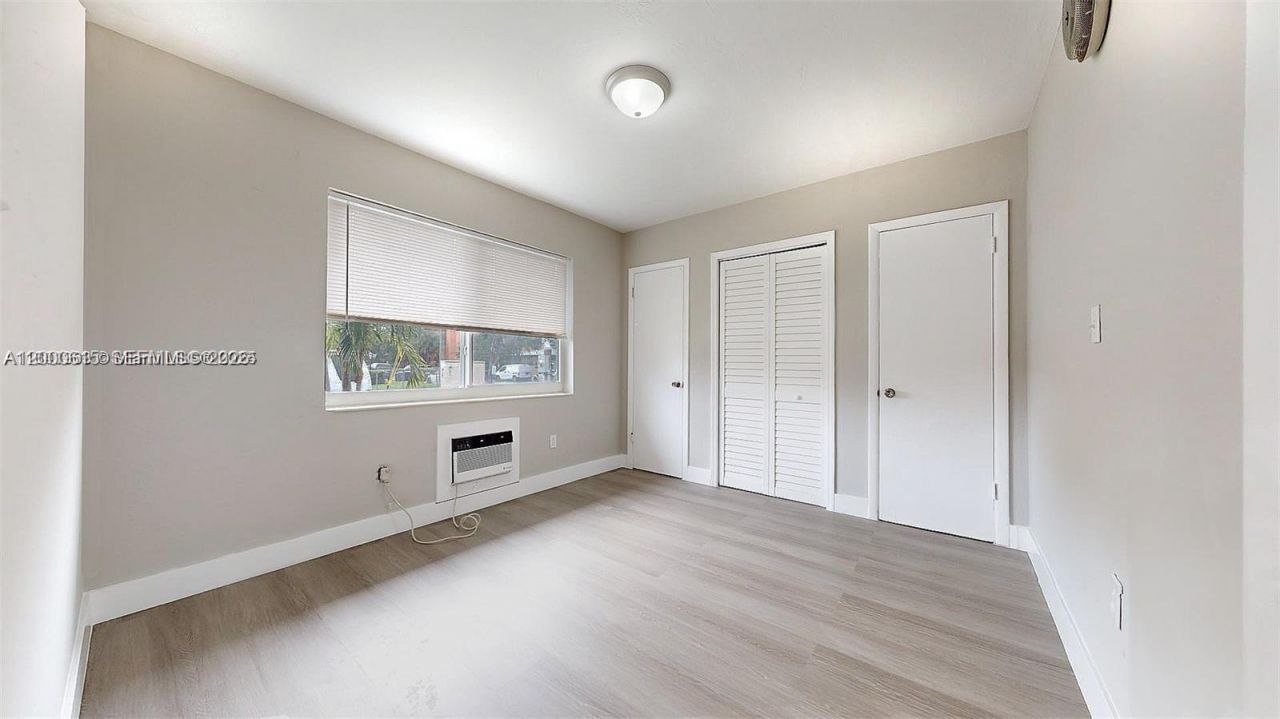 891 SW 5th St, Unit 4, Miami, FL 33130 Photo