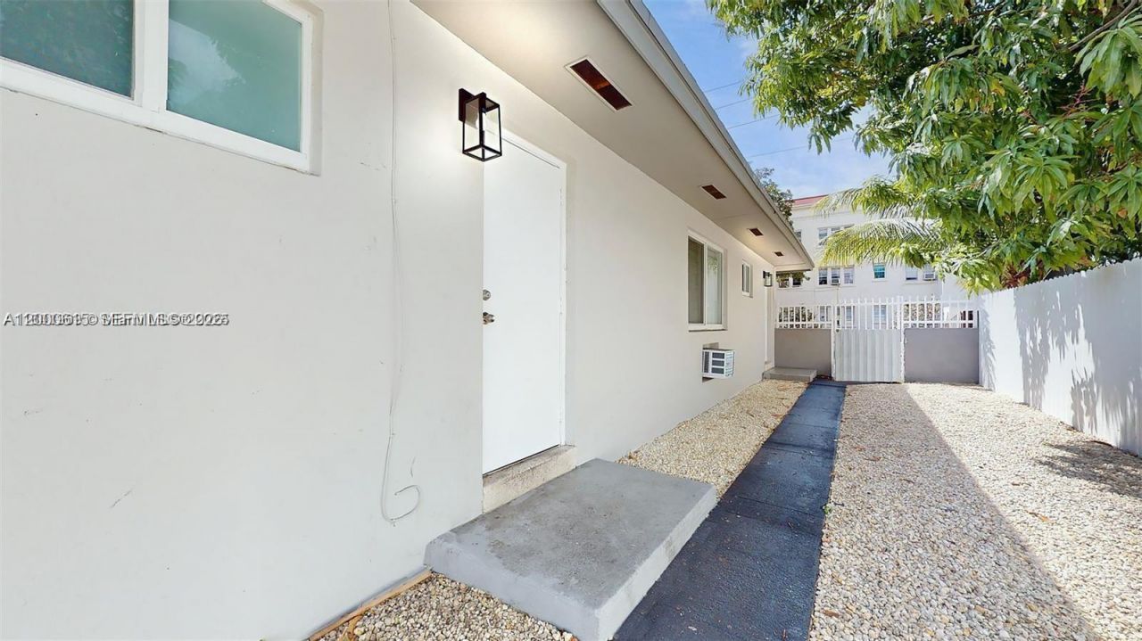 891 SW 5th St, Unit 4, Miami, FL 33130 Photo