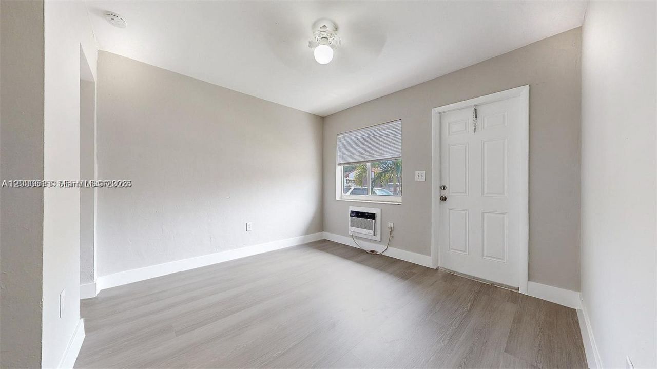 891 SW 5th St, Unit 4, Miami, FL 33130 Photo