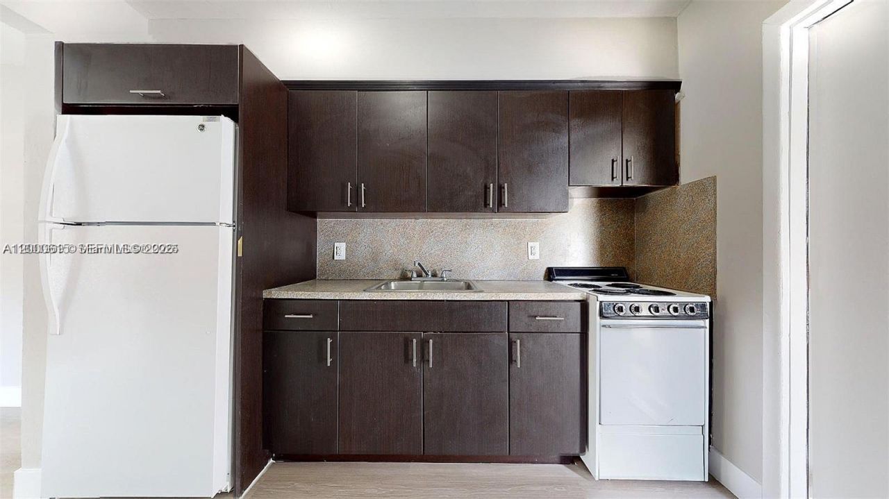 891 SW 5th St, Unit 4, Miami, FL 33130 Photo